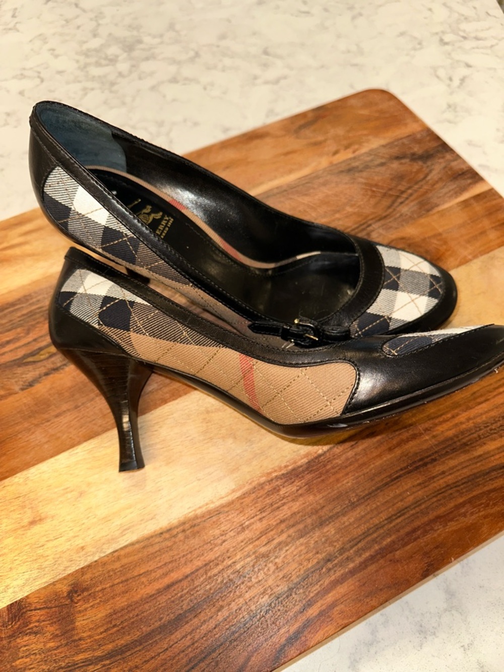 Burberry Black Plaid Leather Heels with Bow Detail - Picture 4 of 6